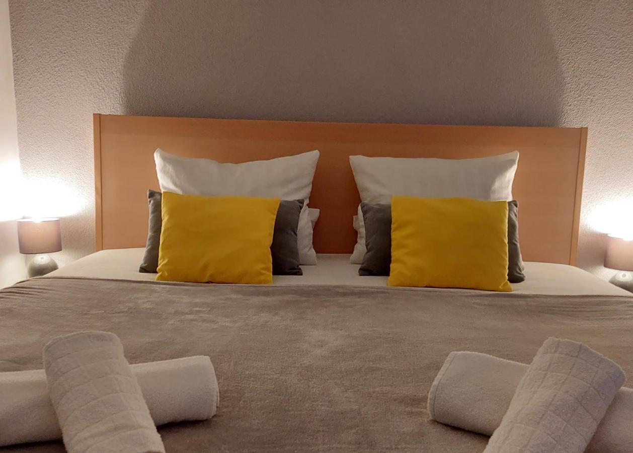 Koller Apartmanhaz ชาร์วาร์ ภายนอก รูปภาพ