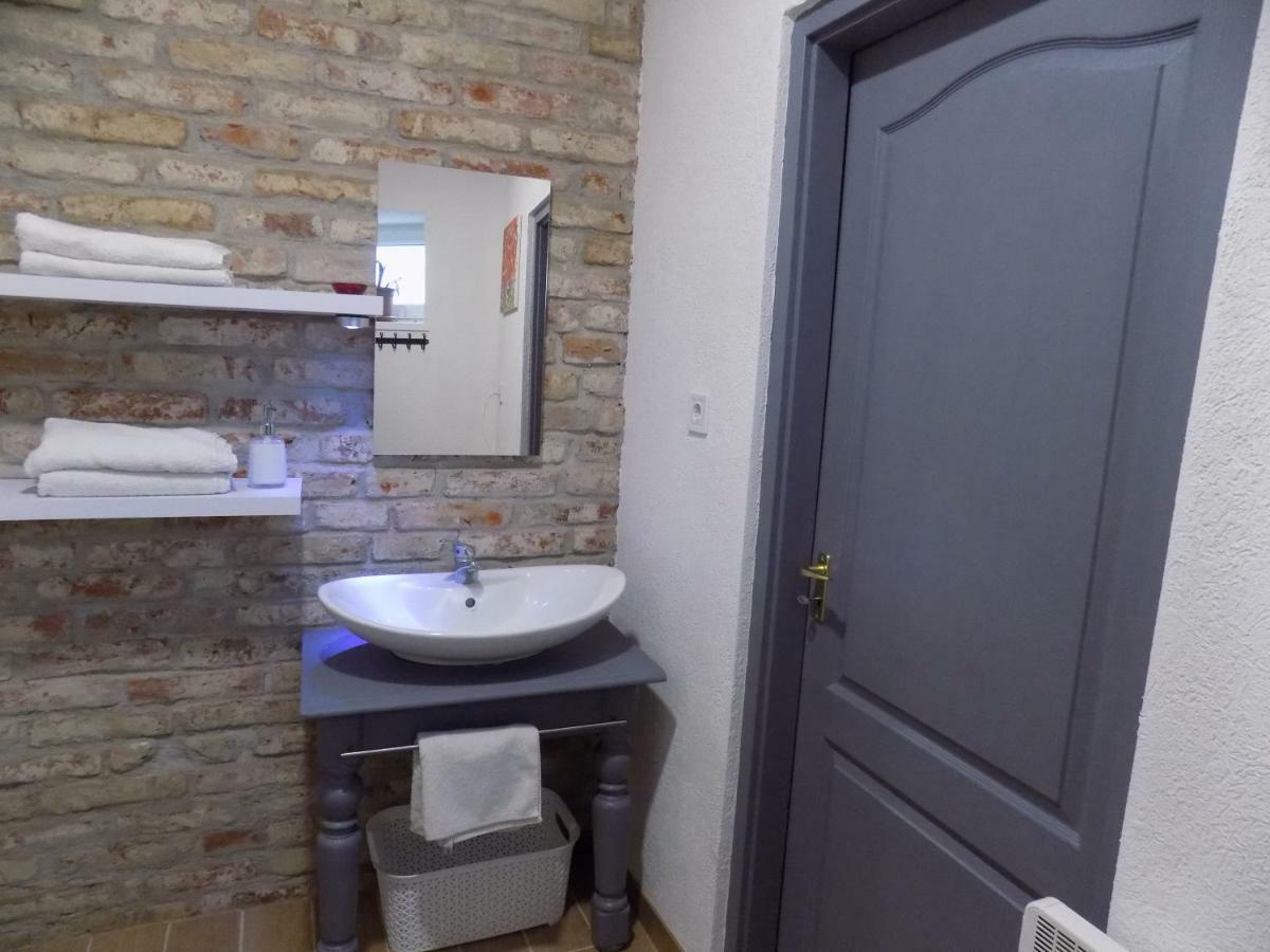Koller Apartmanhaz ชาร์วาร์ ภายนอก รูปภาพ